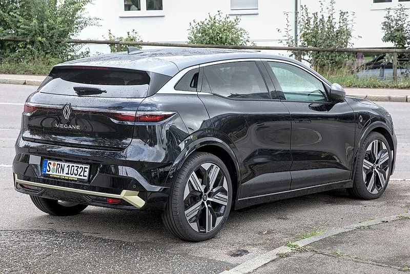 Une électrique part avec un « sac à dos carbone ». En combien de kilomètres le vide-t-elle ?