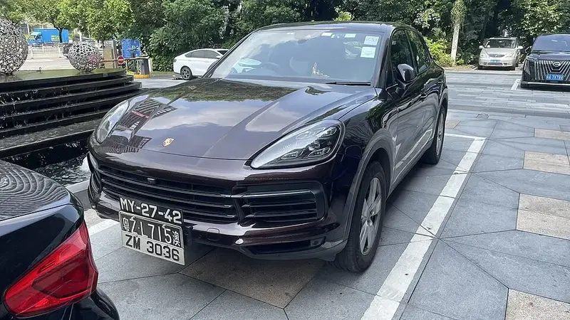 Porsche Cayenne E
