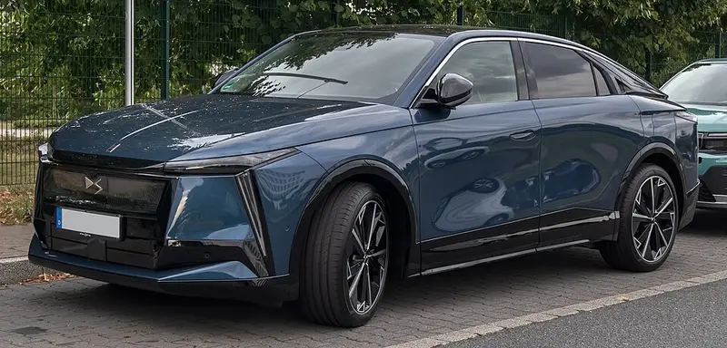 DS Automobiles N 4